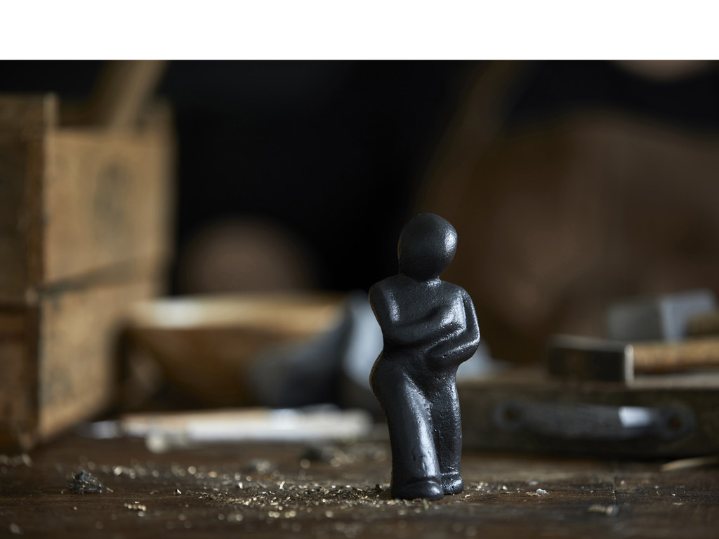 Morsø Skulptur i støbejern 13,5 x 5,5 x 6 cm, med individuelt budskab - Mærk efter! Føles det rigtigt, så er det vejen