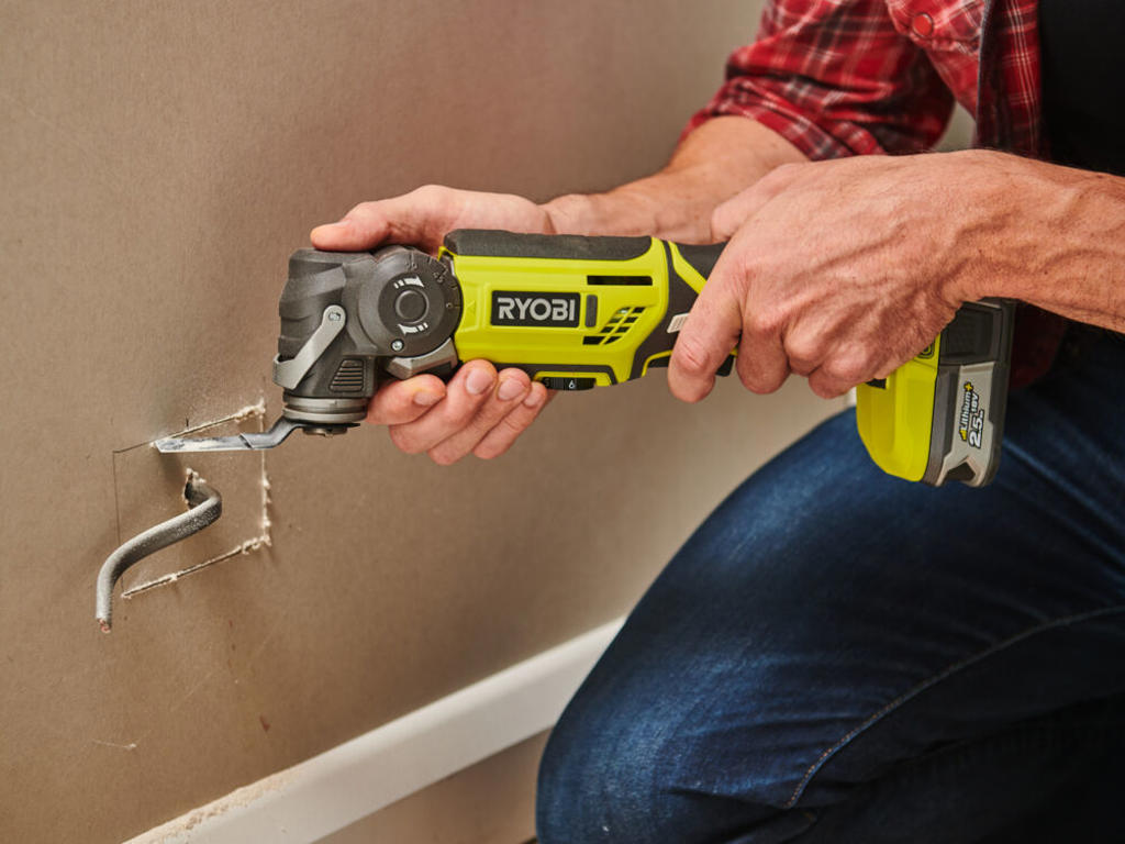 Ryobi Multiværktøj 18V ONE+ . Sliber, skærer, saver/fræser træ, plast og metal. inkl. Batteri