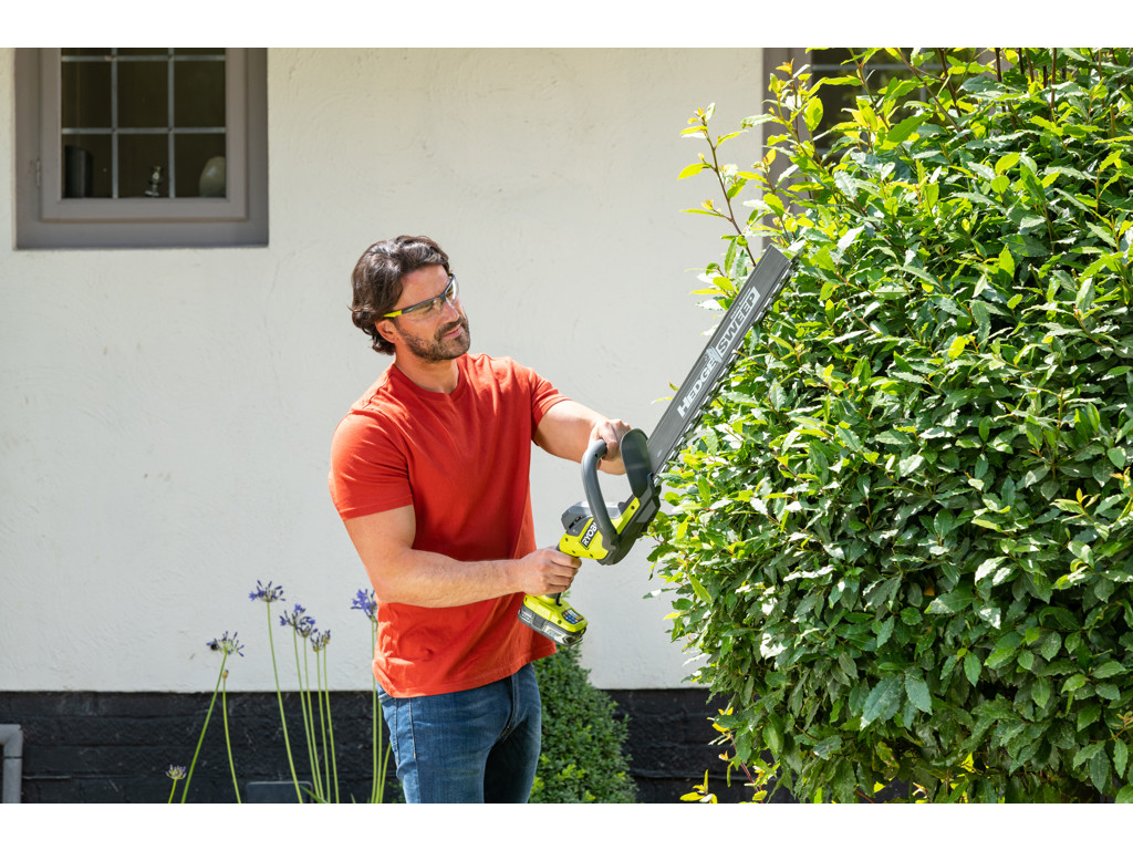 Ryobi Hækkeklipper 18V ONE. Lithium+ 2,0 Ah batteri.