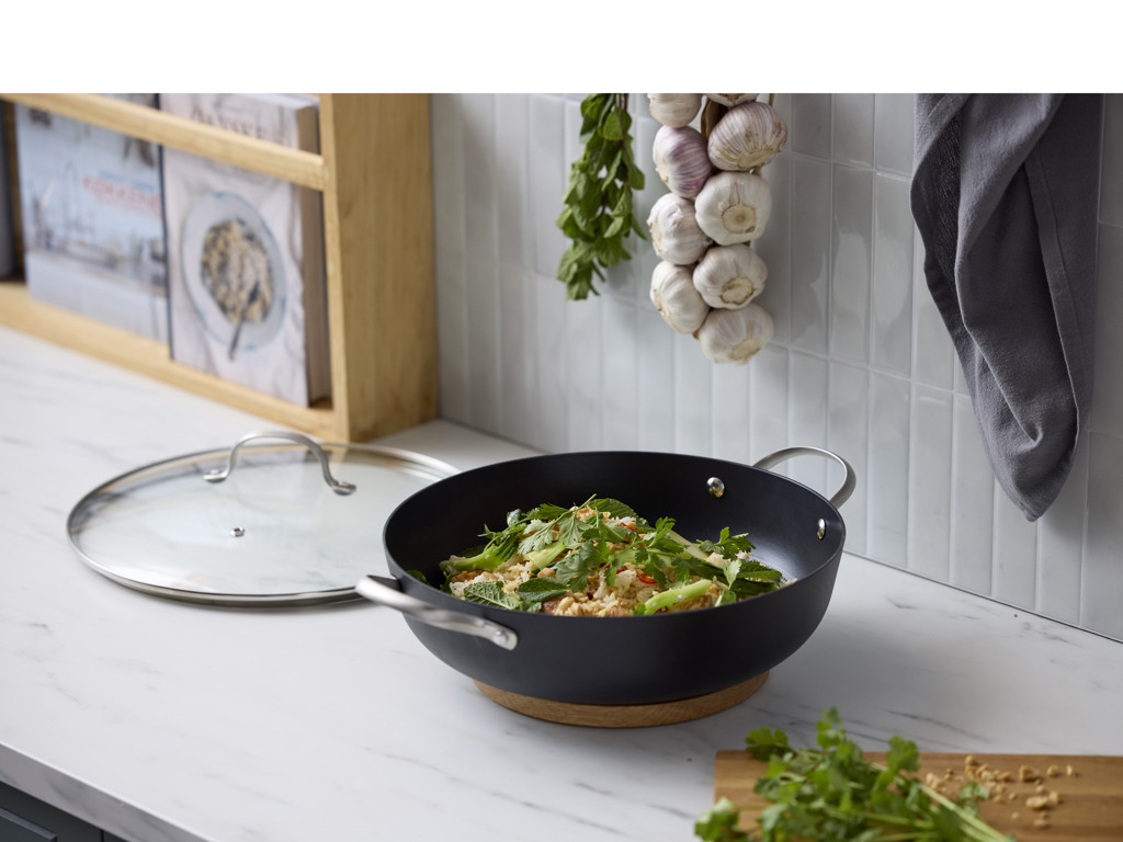 Pillivuyt Gourmet Sautergryde m. glaslåg 30 cm i letvægtsstøbejern og keramisk non-stick-belægning, Garonne