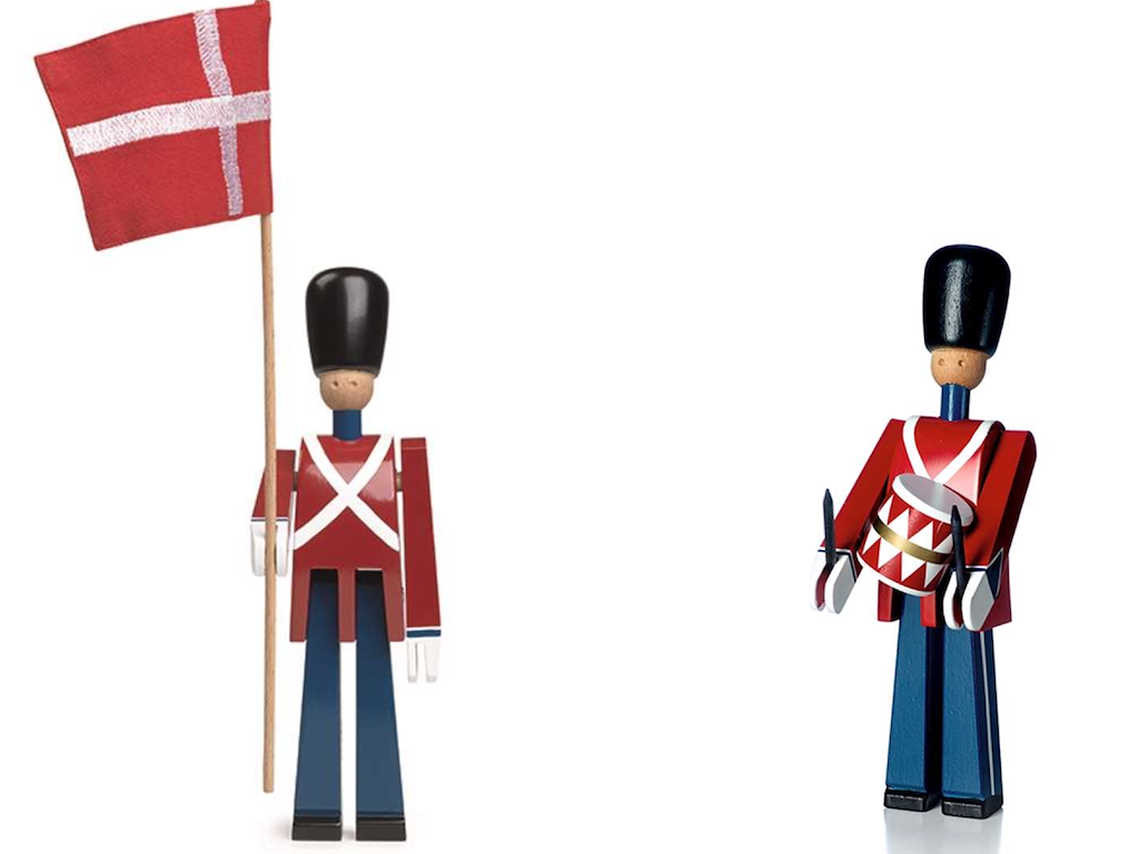 FANEBÆRER & TROMMESLAGER FRA KAY BOJESEN