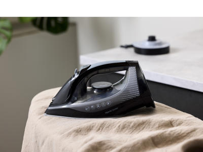 Nordic Sense Dampstrygejern kan bruges med og uden ledning, 2400 watt i sort/grå