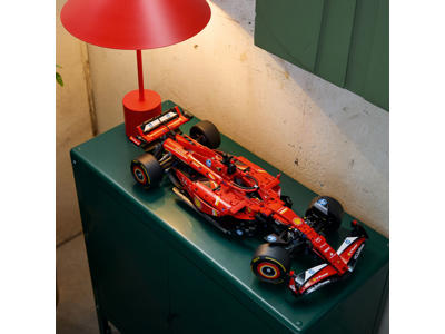 Lego Ferrari SF-24 F1-bil