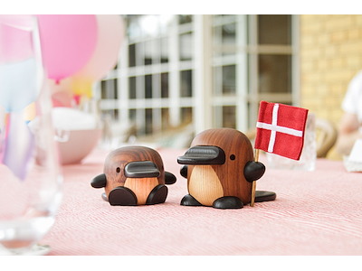 Fablewood Næbdyrsæt med flag + holder