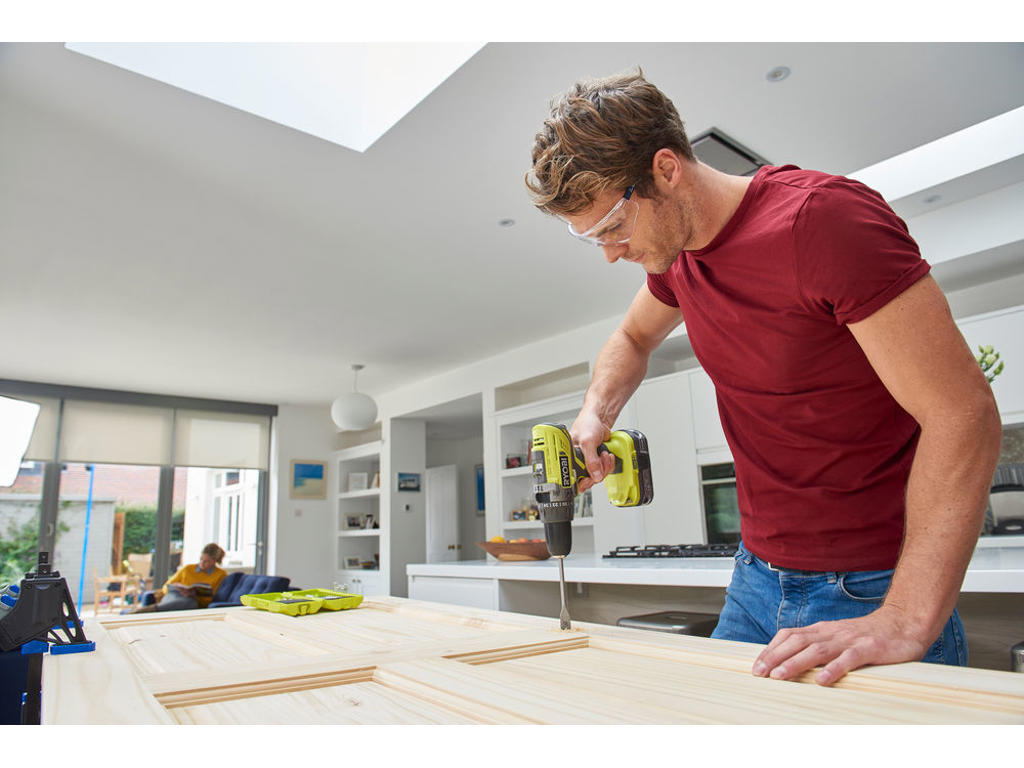 Ryobi Bore-/skruemaskine med slag inkl. 18V ONE+ inkl. Batteri. 