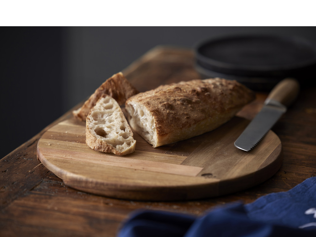 HOLM Skære- /serveringsbræt m. sildeben dia. 30,5 x 1,9 cm i FSC certificeret akacietræ