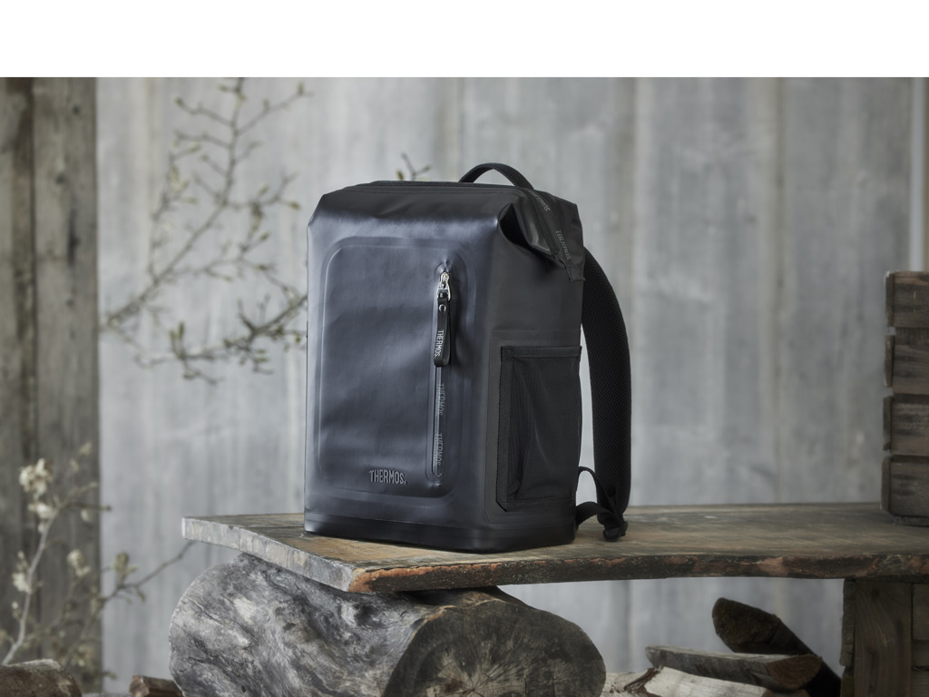 Thermos Kølerygsæk 17 x 29 x 38 cm i sort TPU og polyester