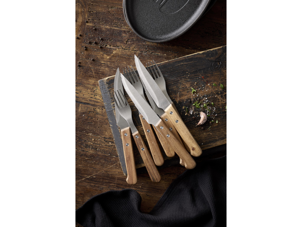 HOLM Steakbestik 8 dele med skaft i lakeret FSC certificeret akacietræ