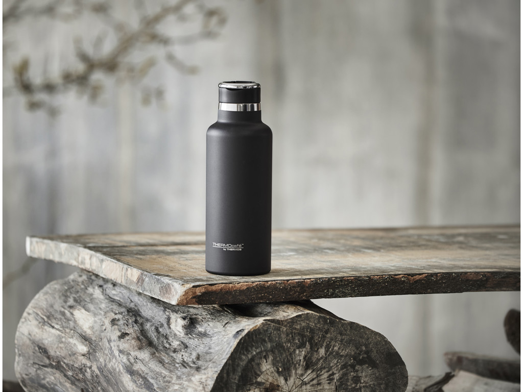 Thermos Termoflaske m. sugerør 600 ml i sort, Hydration